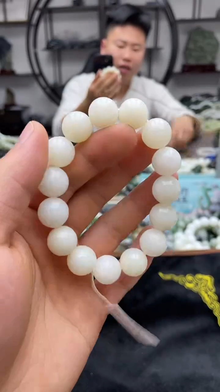 未镶嵌手串和田玉白玉14圆珠（有瑕有结构）