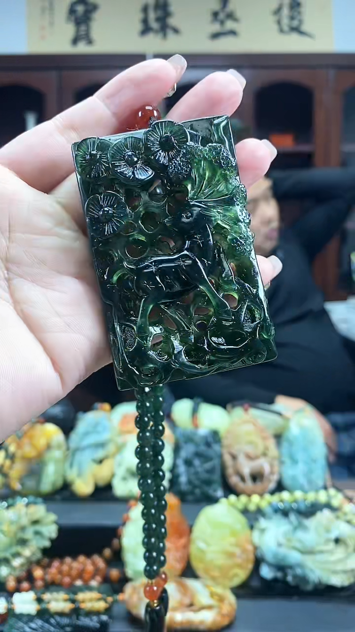 【闪购商品】蛇纹石玉吊坠未镶嵌·