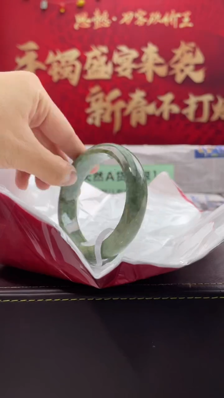 【闪购商品】翡翠手镯未镶嵌10翡翠手镯（微瑕）