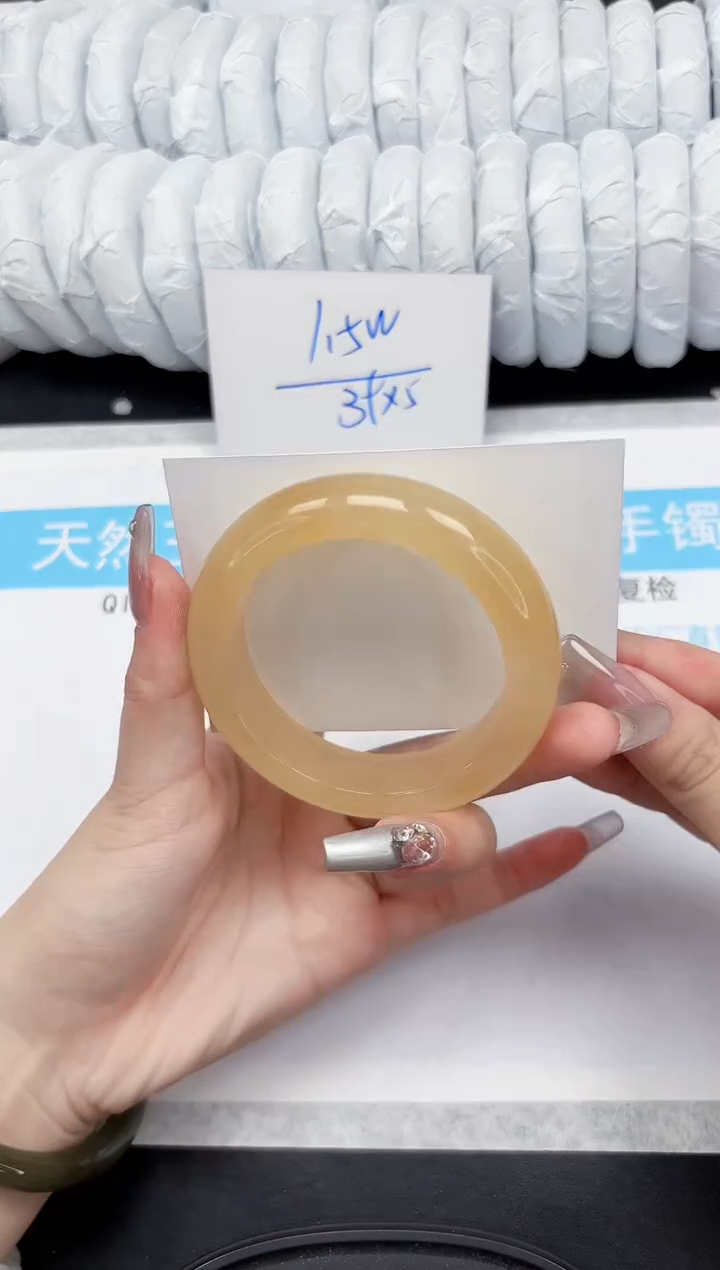 【闪购商品】石英质玉手镯未镶嵌181-55.4