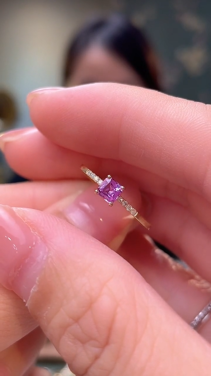 戒指彩色蓝宝石18K金镶嵌无烧主石：0.34ct