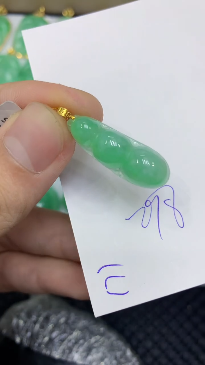 颈饰18K金镶嵌翡翠金*罩缅甸A货翡翠