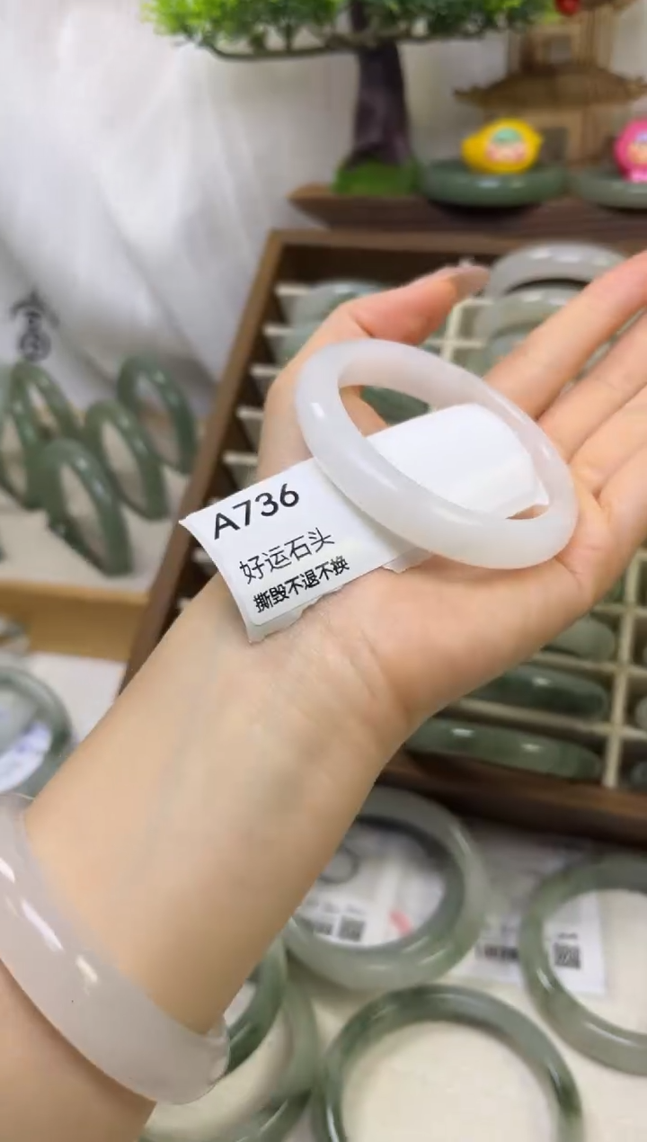 未镶嵌手镯石英质玉a736