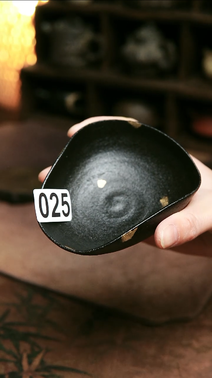 025号紫砂全手工黑色洒金茶则