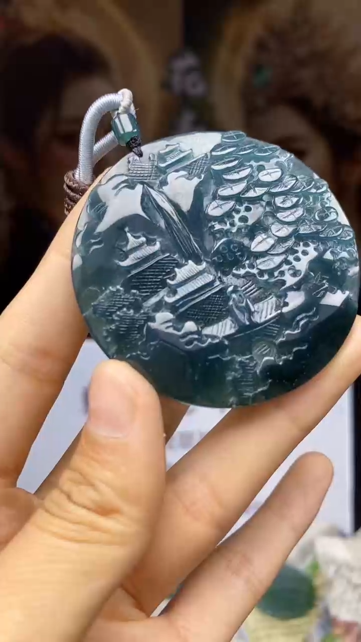 翡翠未镶嵌颈饰      *37