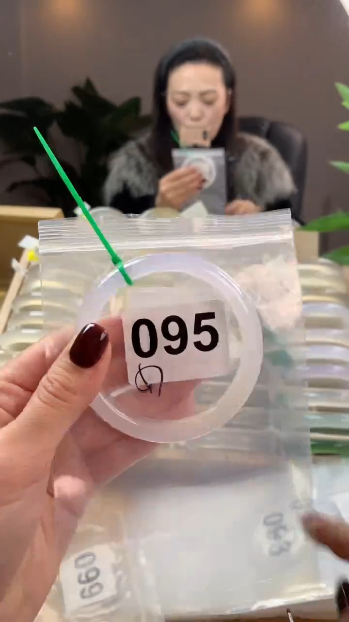 【闪购商品】玛瑙/玉髓手镯未镶嵌095