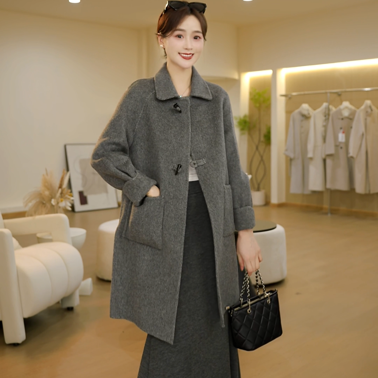 【小甜】2025新款秋冬女长袖纯色冬季百搭外套25086宽松气质