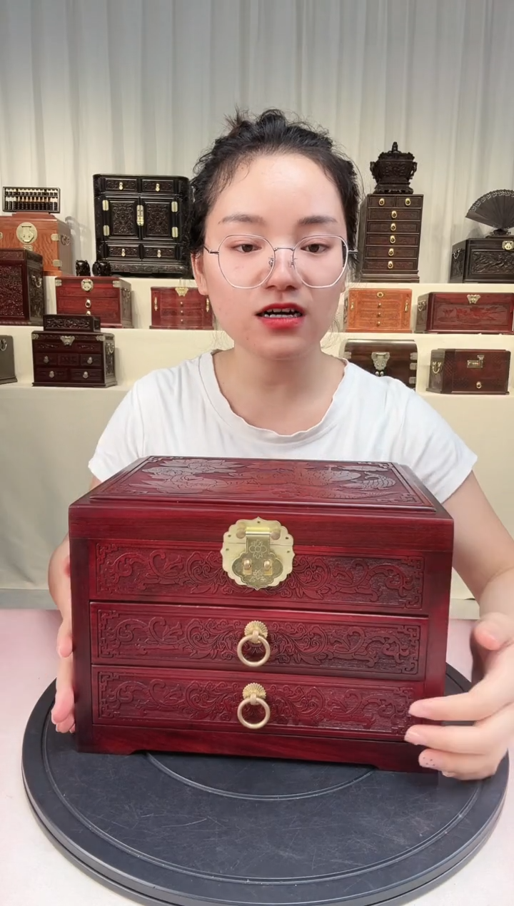 紫檀木类成套家具莲年有余
