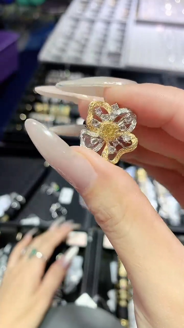 【闪购商品】钻石戒指18K金镶嵌戒指