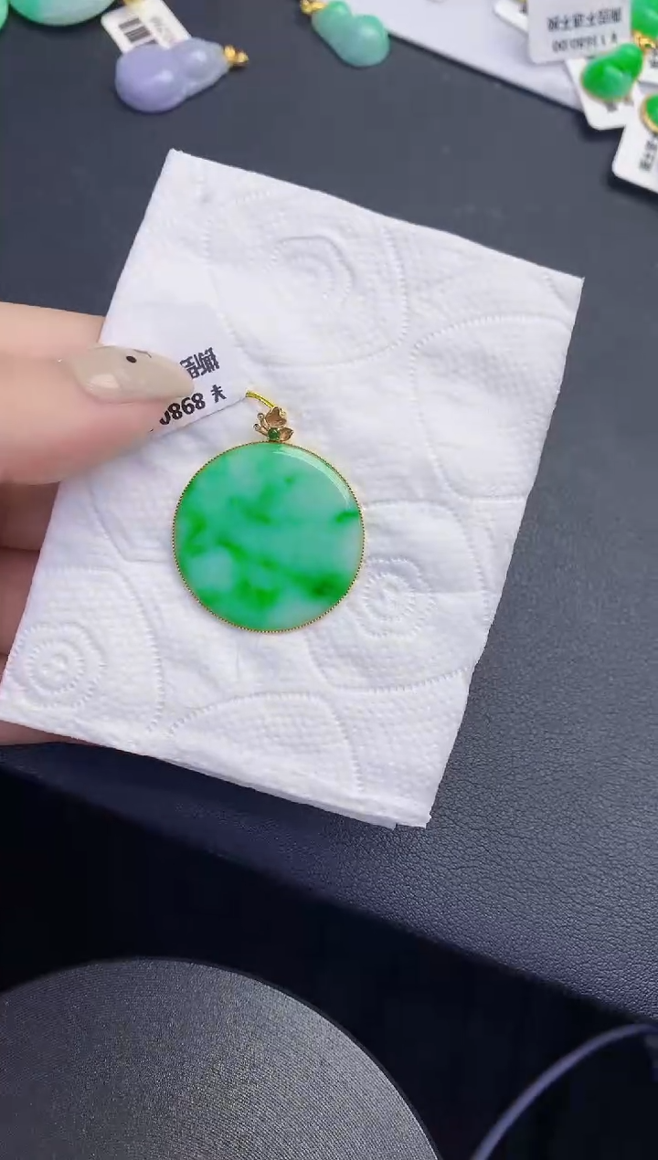 颈饰18K金镶嵌翡翠缅甸天然翡翠A货