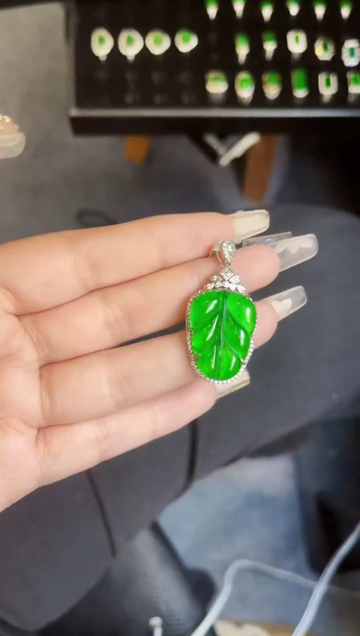 翡翠银S925镶嵌颈饰叶子吊坠