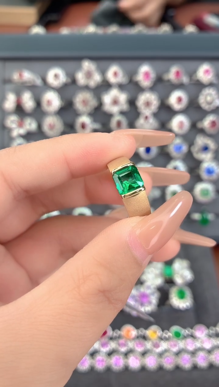 18K金镶嵌戒指祖母绿-1.65克拉