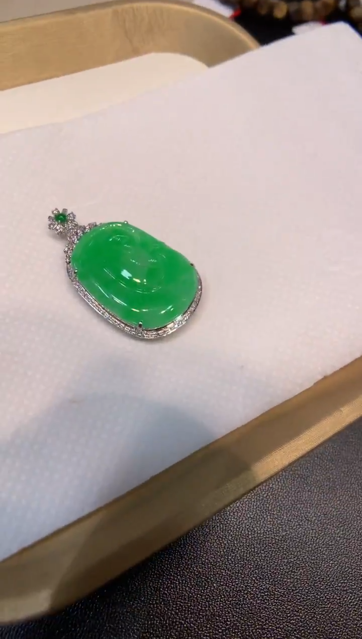 颈饰18K金镶嵌翡翠如意