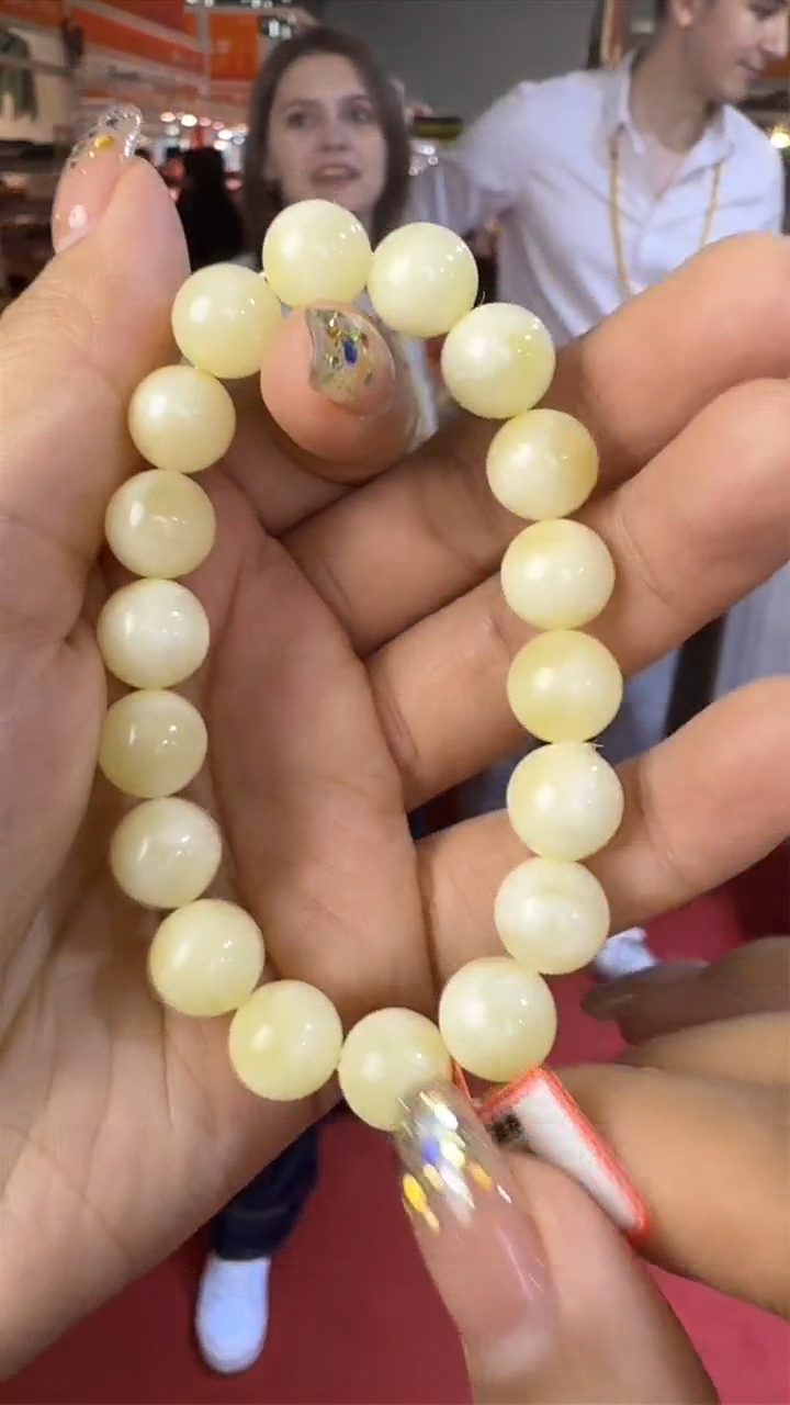 未镶嵌琥珀手链上海珠宝展假一罚十