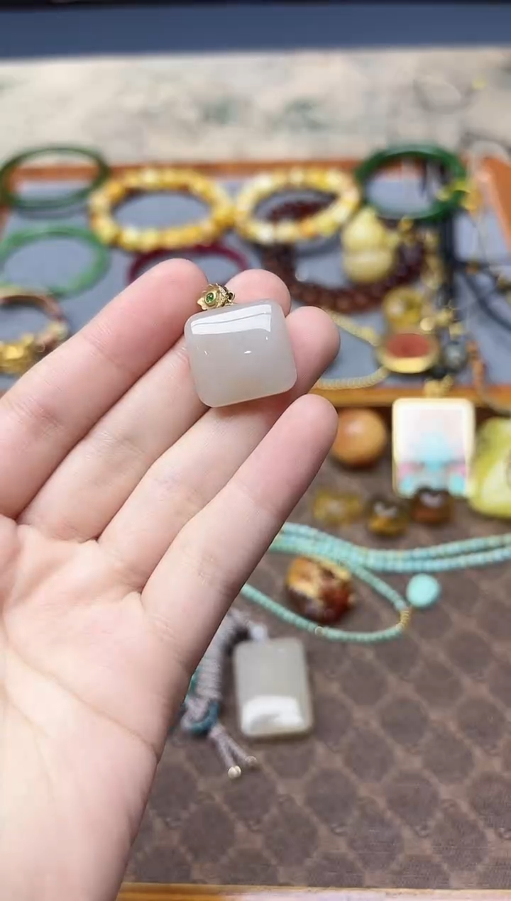 颈饰18K金镶嵌和田玉18K金和田玉吊坠MY赠链