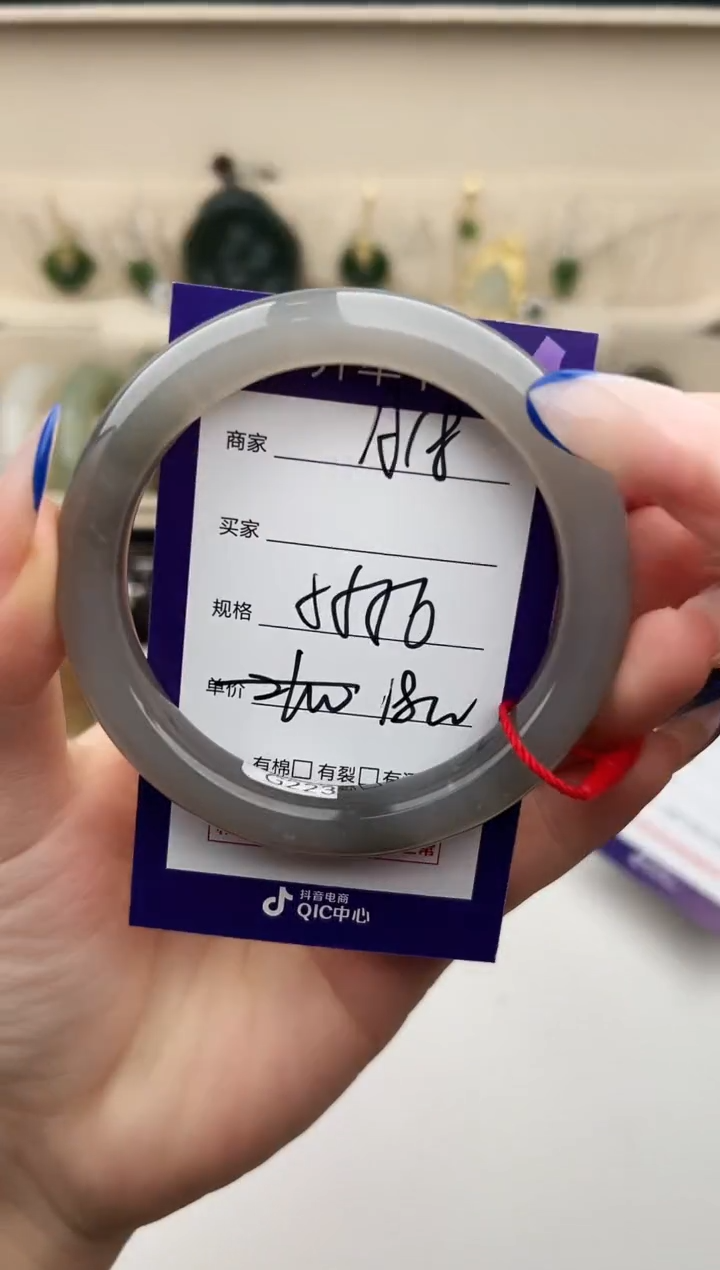 未镶嵌手镯和田玉微色差A18