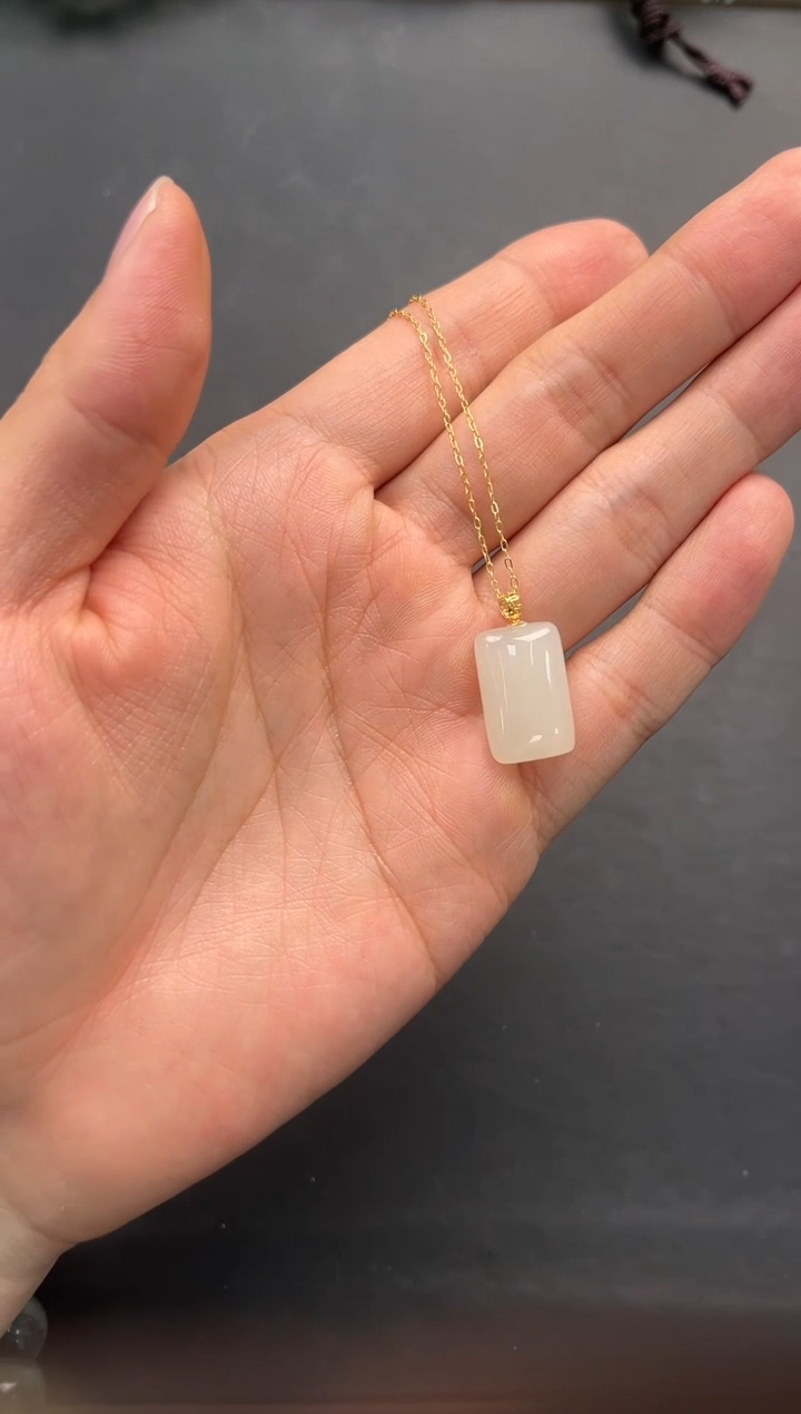 未镶嵌手串和田玉旺***酱且末天泰白玉吊坠微色差