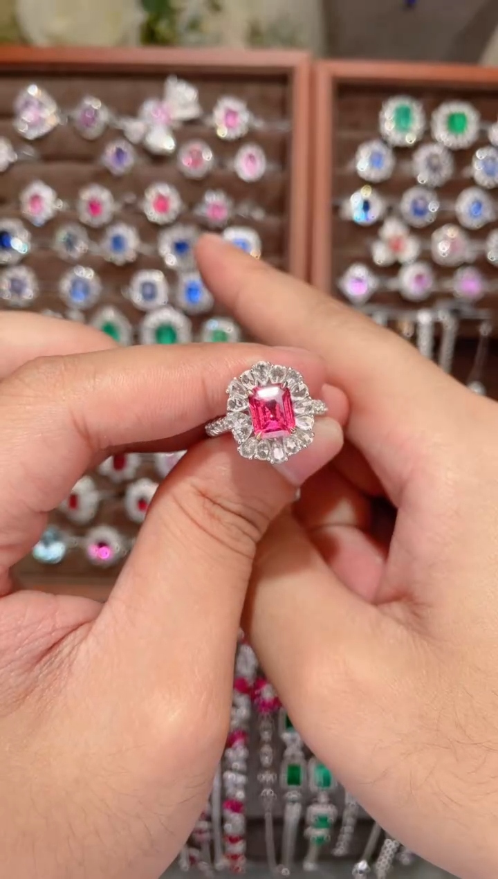 18K金镶嵌戒指尖晶石2.04ct 马亨盖  双用