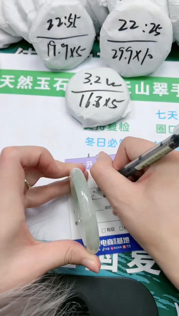 【闪购商品】石英质玉手镯未镶嵌K182-54
