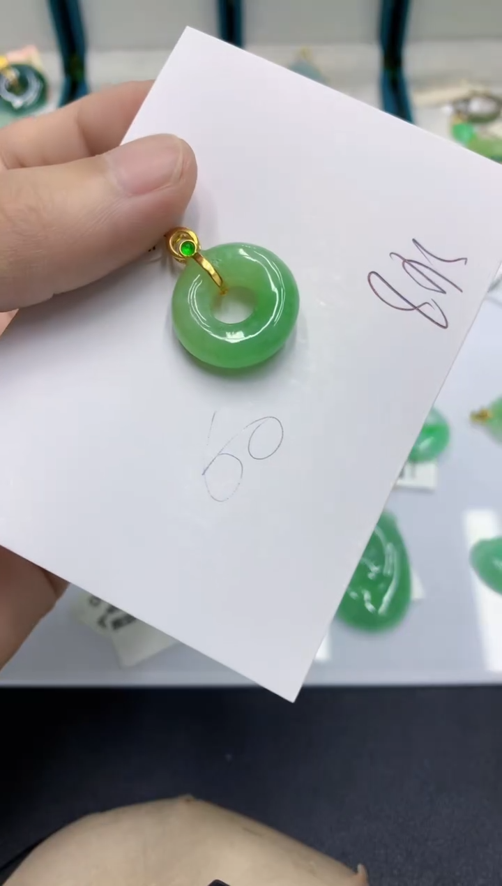 颈饰未镶嵌翡翠翡翠