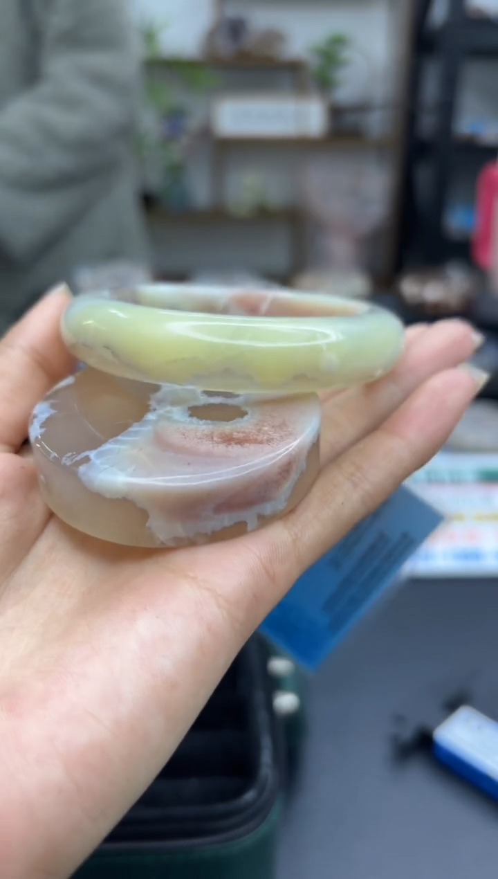 【闪购商品】石英质玉手镯未镶嵌A65(56圈赠送镯心)