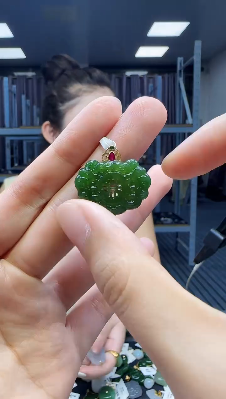 和田玉18K金镶嵌挂件1