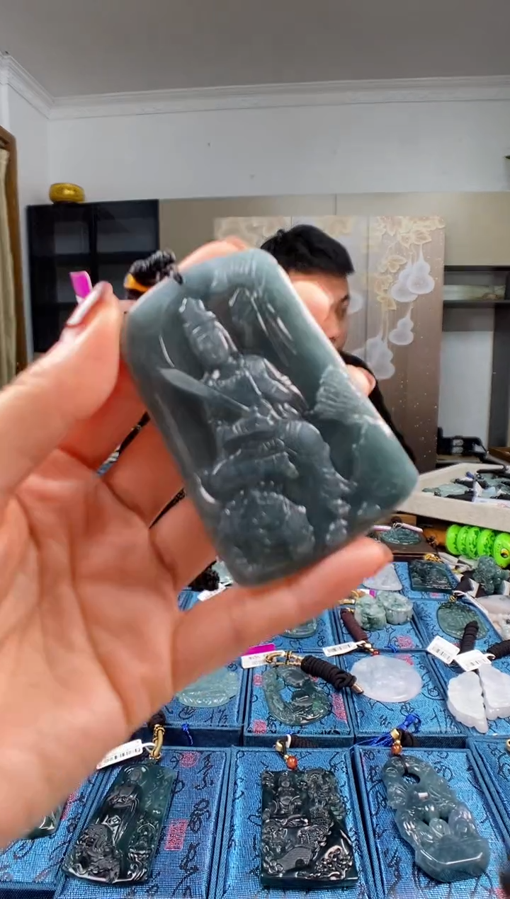 颈饰未镶嵌翡翠 多样性发其一