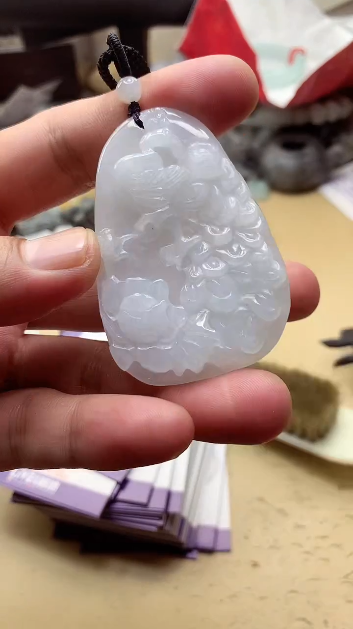 翡翠未镶嵌颈饰挂件