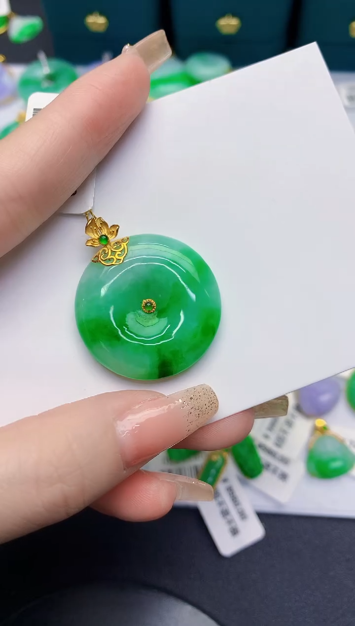 颈饰18K金镶嵌翡翠缅甸天然翡翠A货