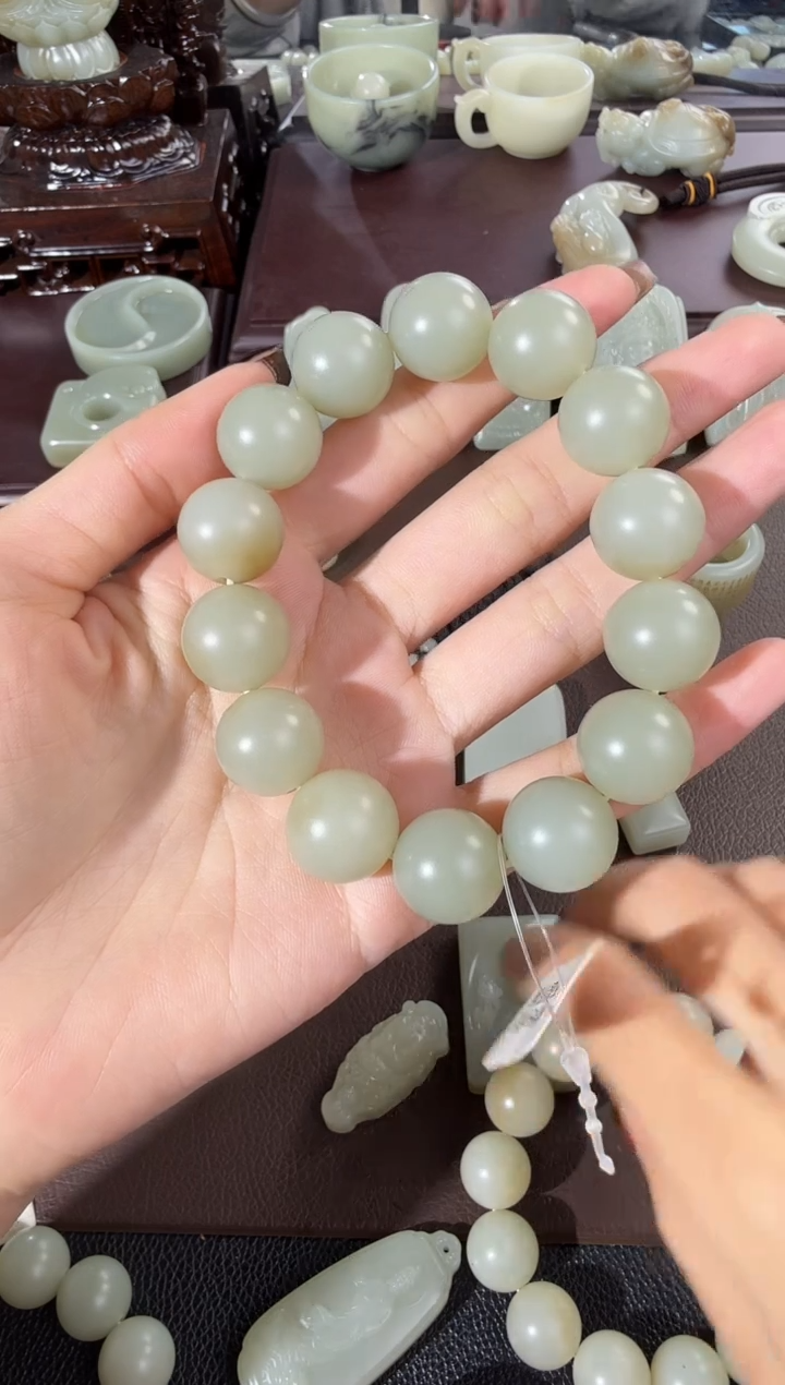 未镶嵌手串和田玉娃**呦7