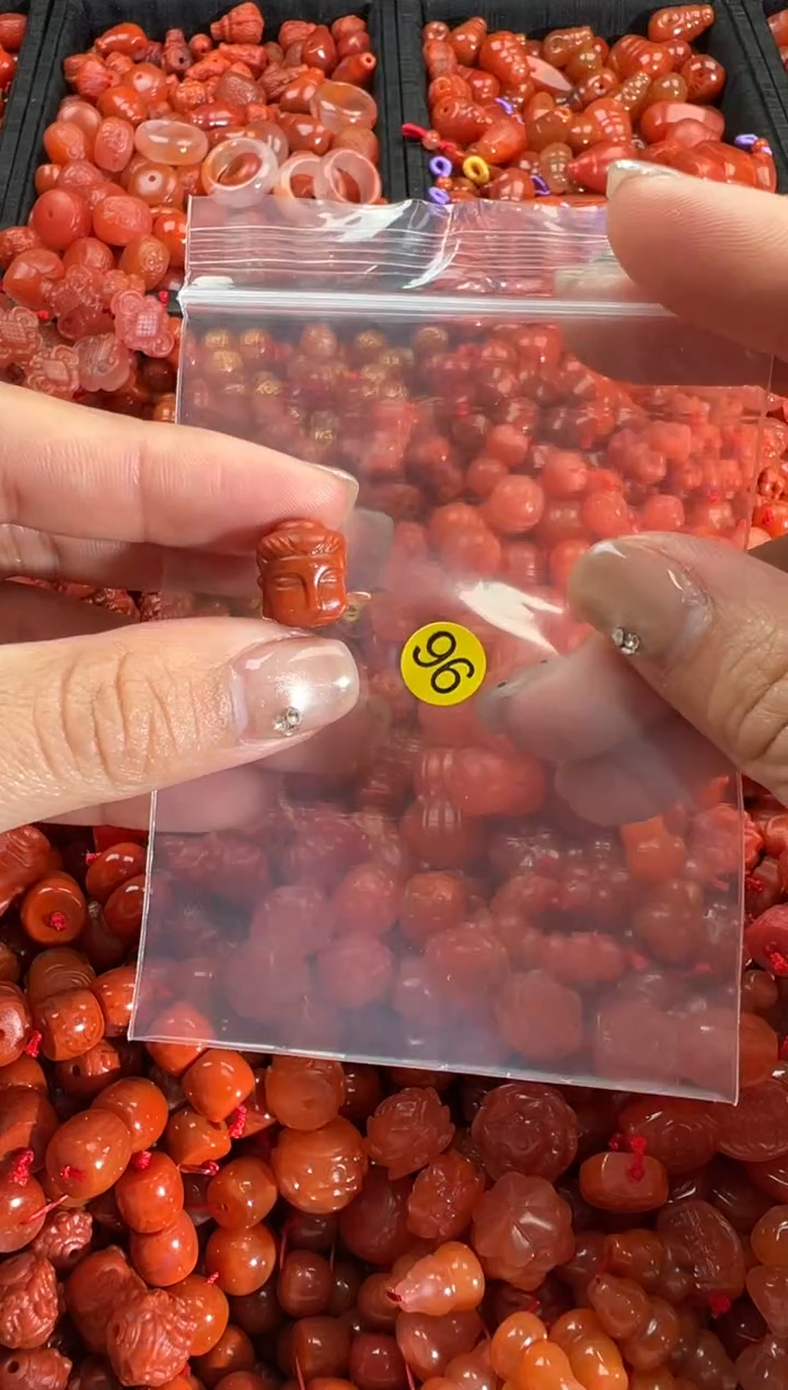 【闪购商品】南红玛瑙颈饰未镶嵌1