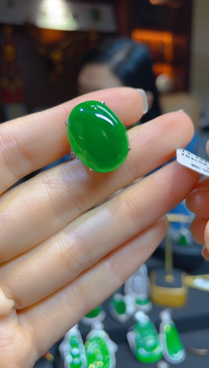 【闪购商品】翡翠戒指18K金镶嵌112215天然A货翡翠蛋面戒指