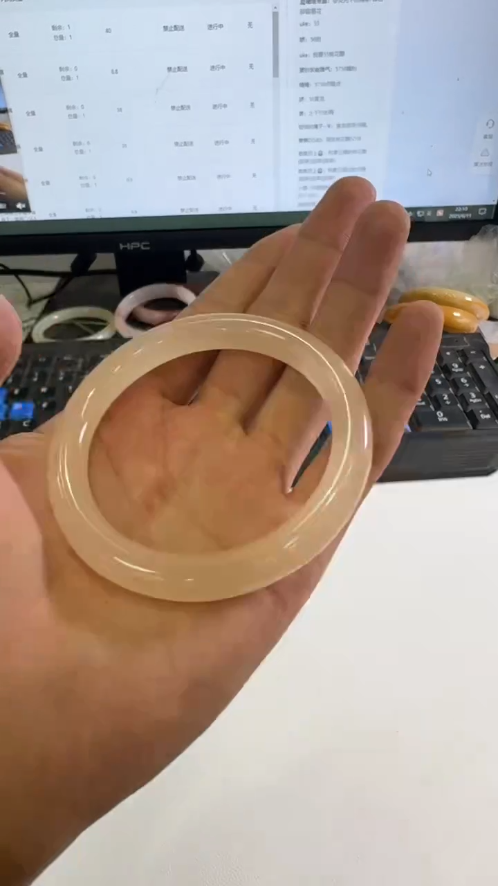 石英质玉手镯未镶嵌阿富汗藕粉58