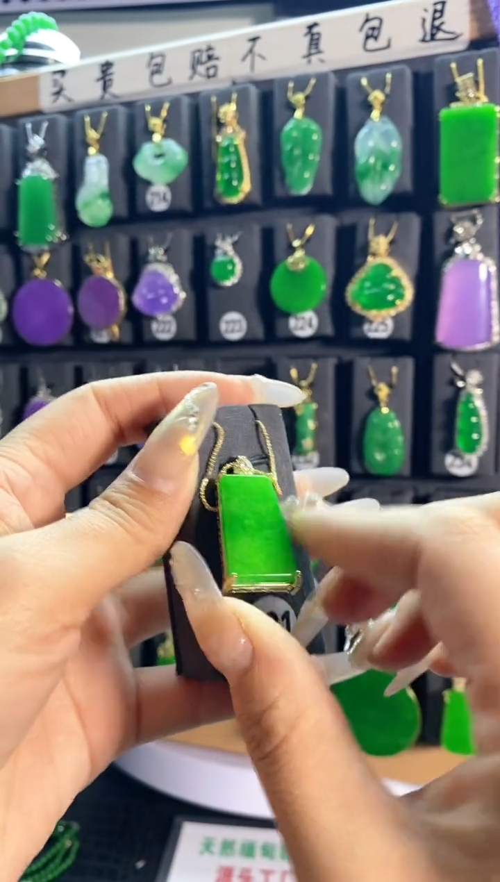 【闪购商品】翡翠耳饰银S925镶嵌231....