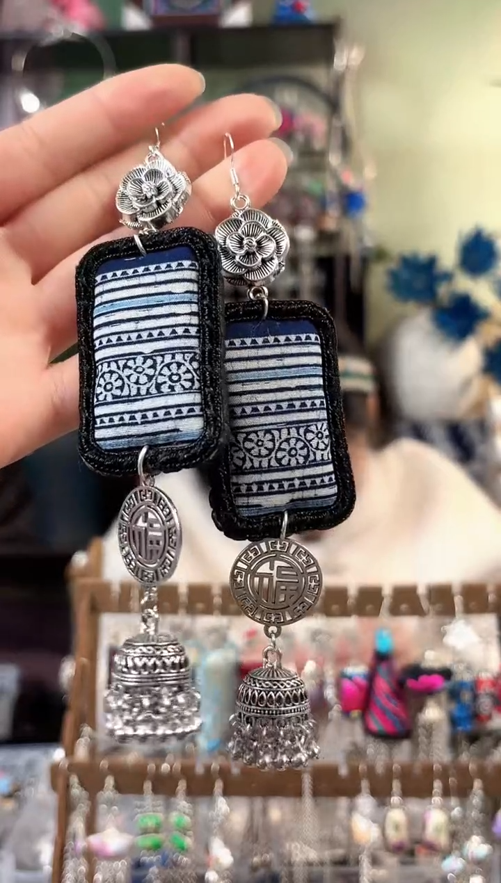 彩云南阁非遗老绣饰品109**