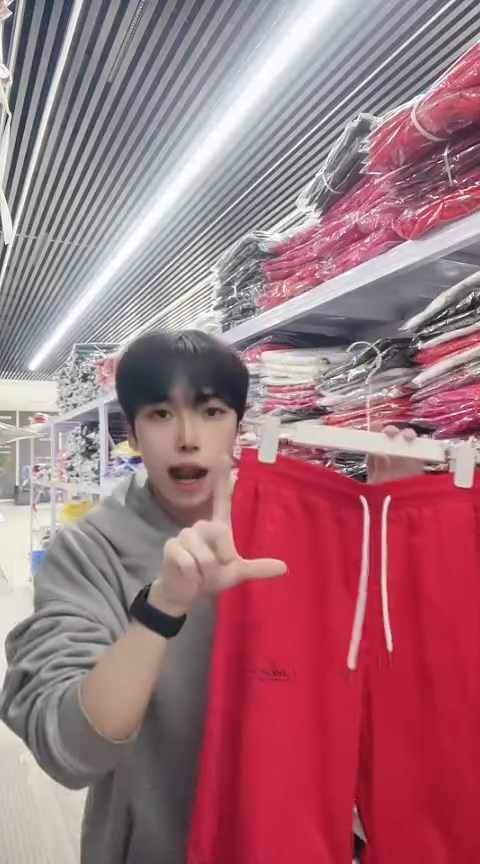 闪电购精品女装2615红L