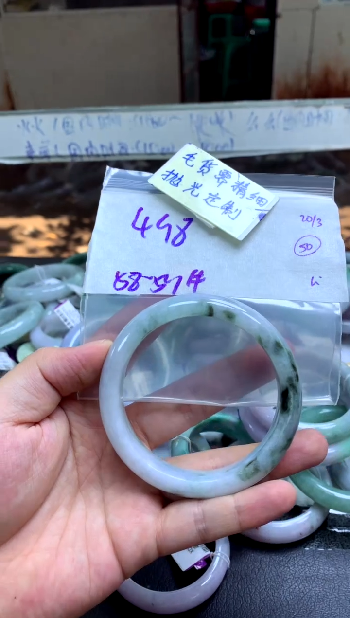 定制翡翠未镶嵌手镯毛货需精细抛光+林深时见