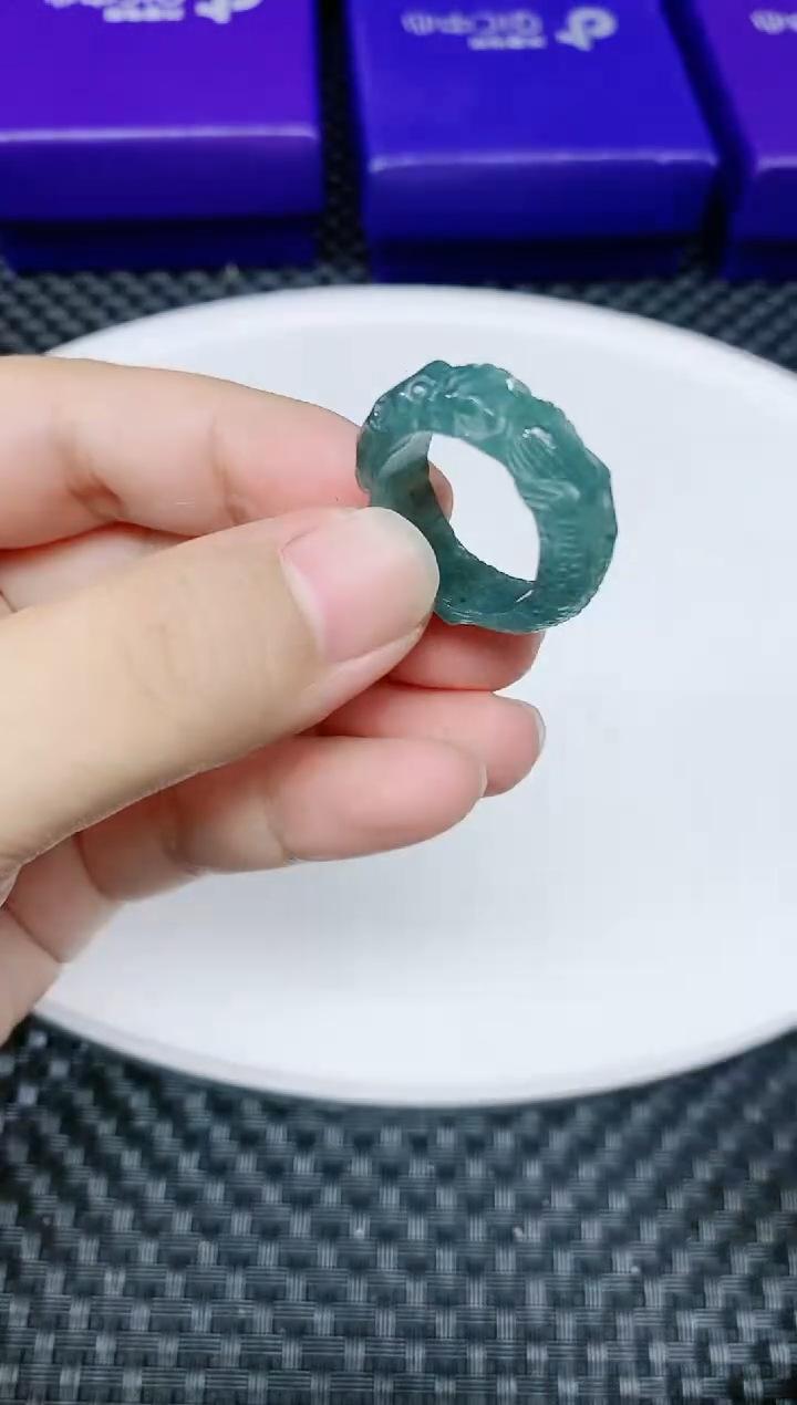 翡翠未镶嵌颈饰