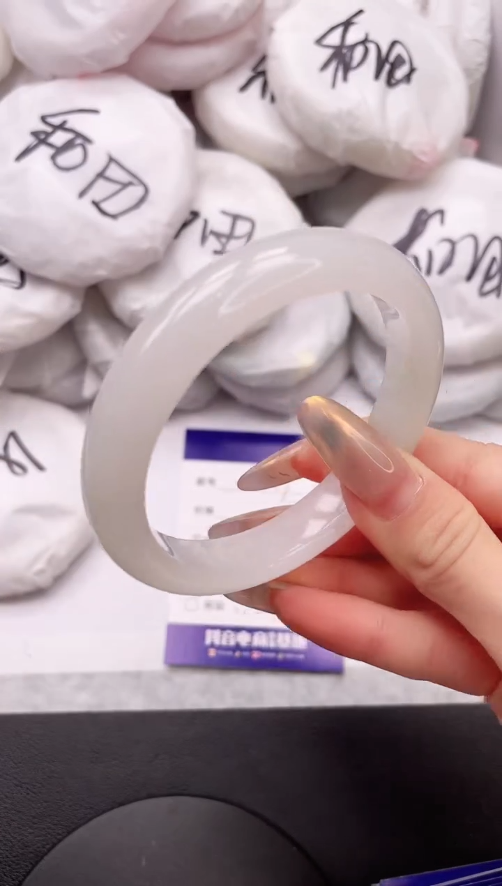 【闪购商品】石英质玉手镯未镶嵌16K207-59