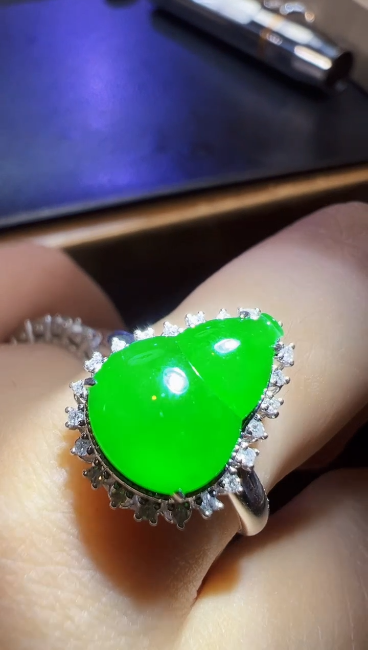 翡翠戒指18K金镶嵌葫芦