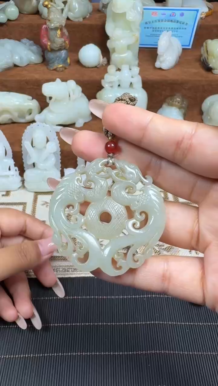 颈饰未镶嵌和田玉1
