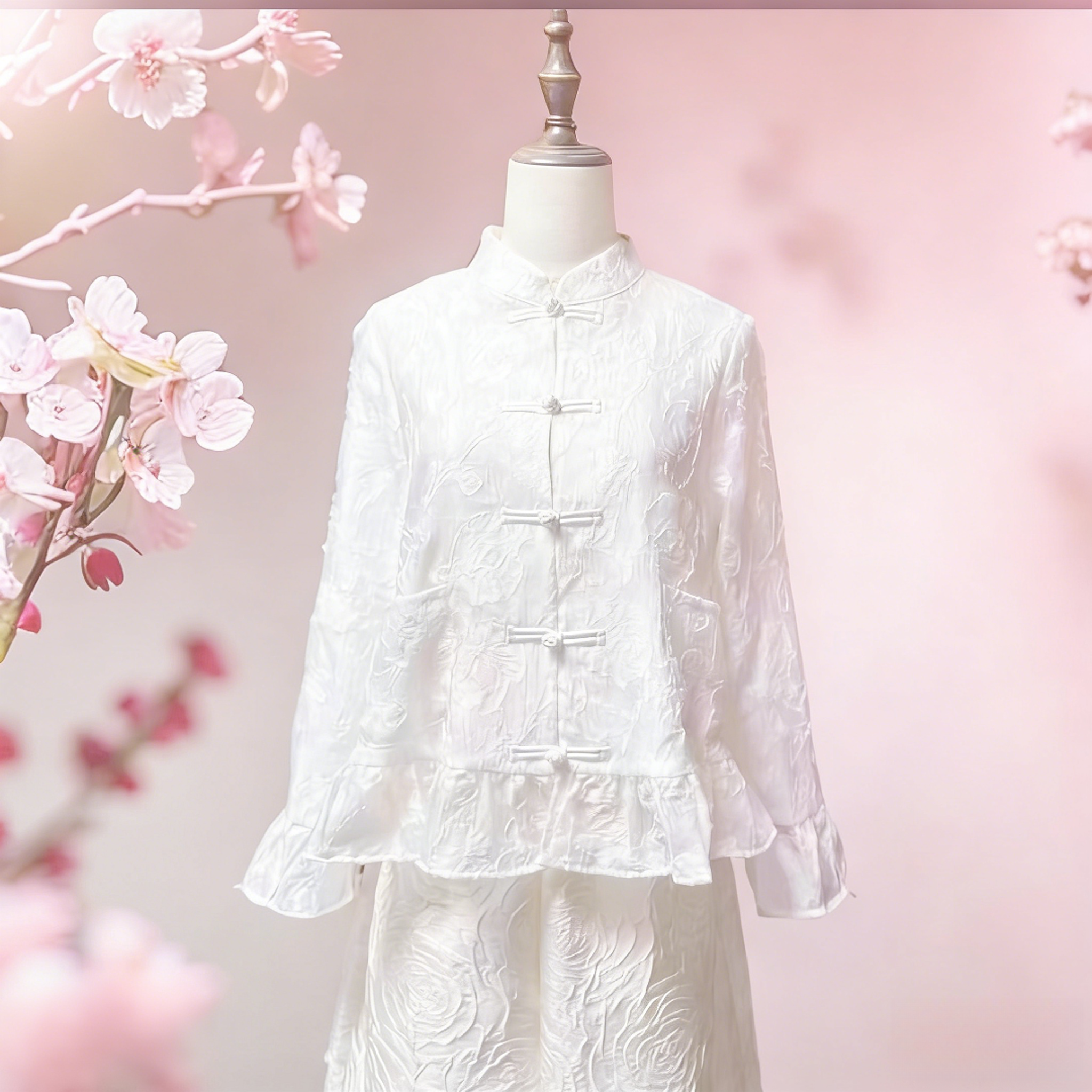 2025年新款新中式复古白色提花质上衣24078