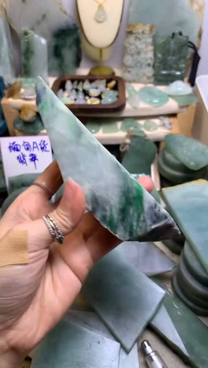 【闪购商品】翡翠挂件未镶嵌缅甸A货翡翠，没有运费险