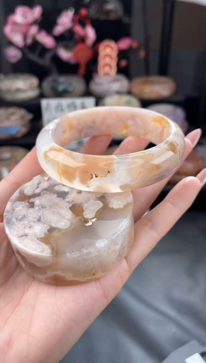 【闪购商品】石英质玉手镯未镶嵌63