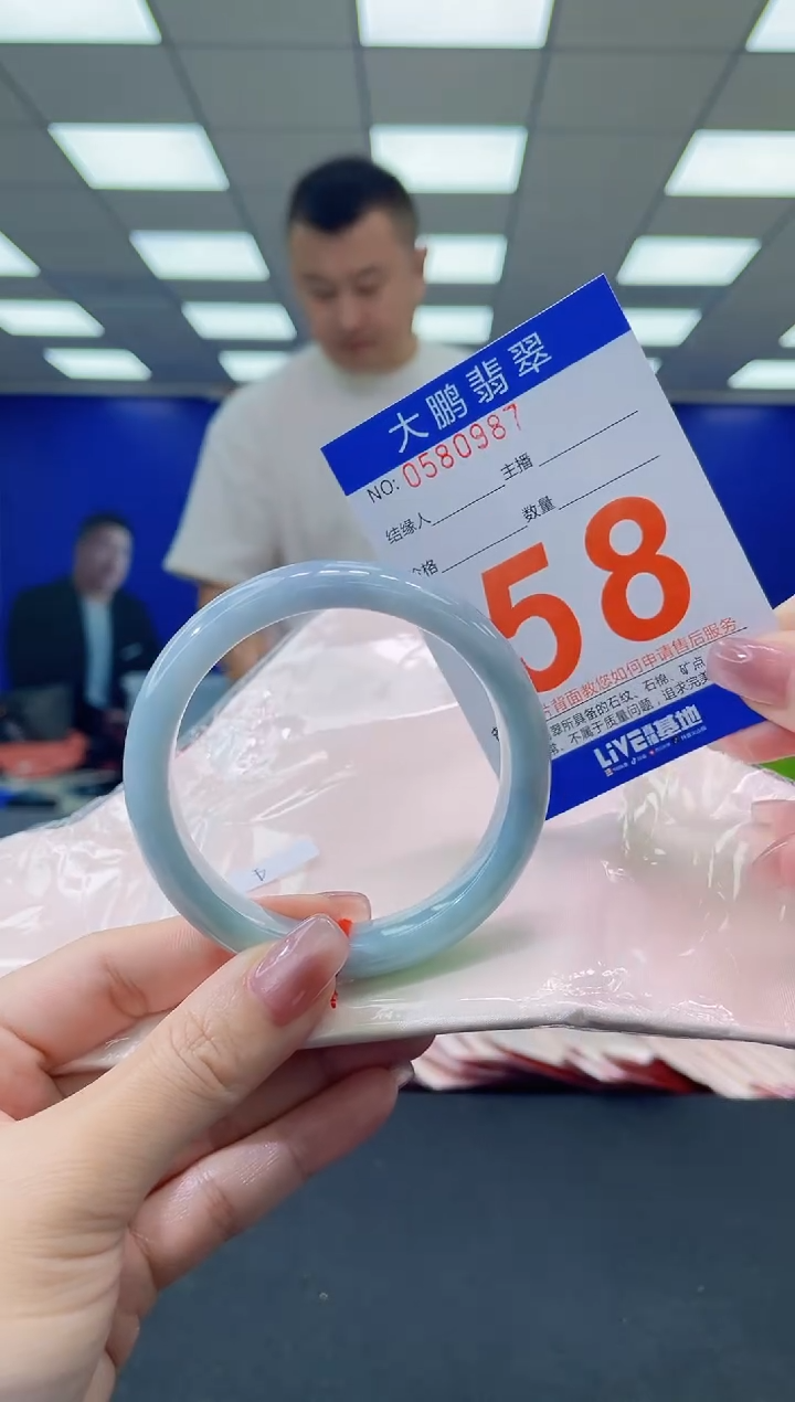 未镶嵌手镯翡翠 AAAAAAAAAA