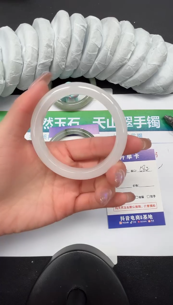 【闪购商品】石英质玉手镯未镶嵌152-58.2