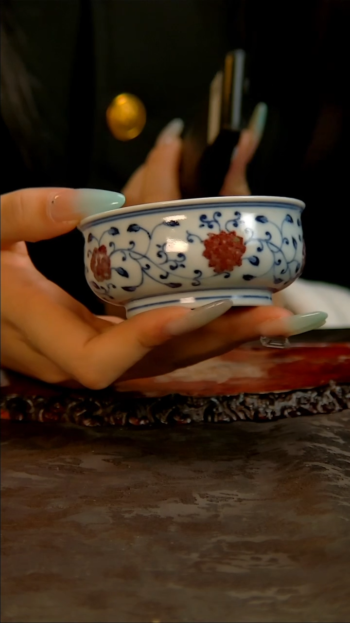 【闪购商品】【玉脂楼】青花手绘釉里红缠枝莲主人杯