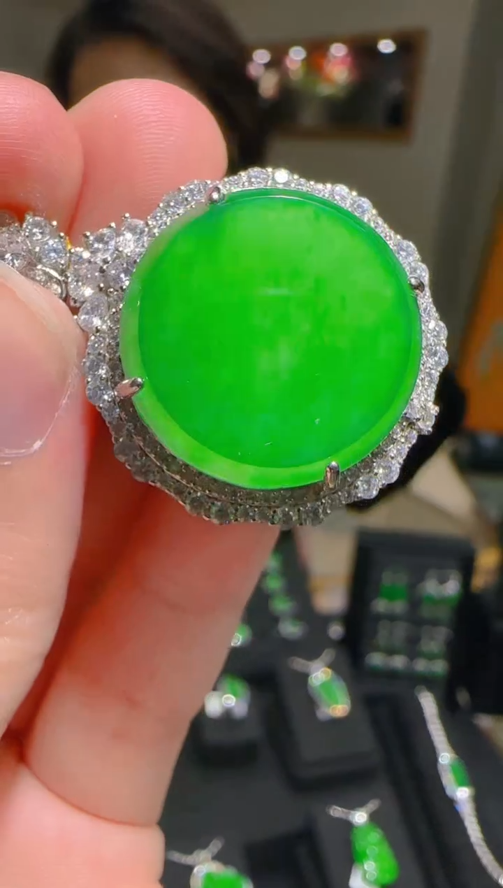 【闪购商品】翡翠吊坠(赠链)银S925镶嵌天然翡翠A货多样性发一件