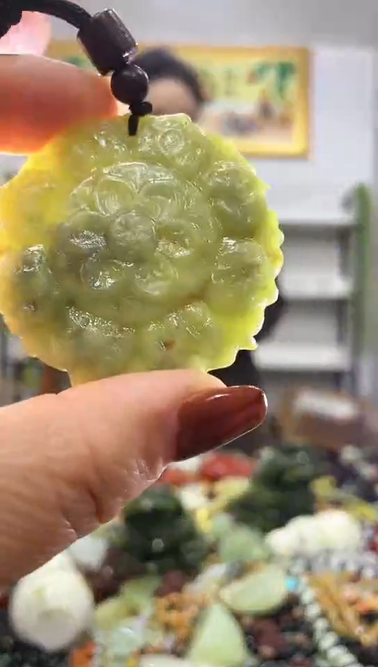 未镶嵌岫玉挂件 