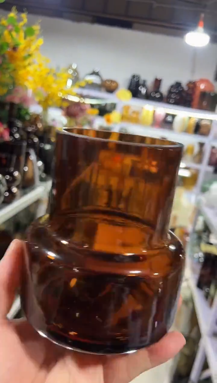 琥珀色小花瓶微瑕介意勿拍